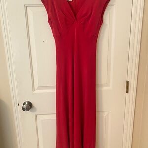 Elegant Red Evening Dress 
Jones New York Red A-line V-neck Midi Dress